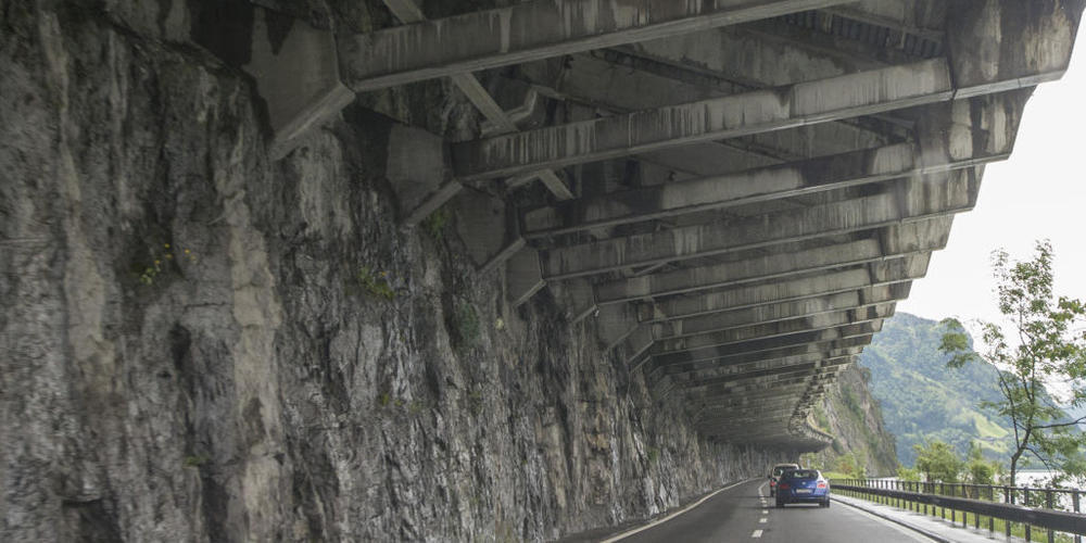 Die Axenstrasse wird nächste Woche zwischen Sisikon und Tellsplatte gesperrt. (Symbolbild)