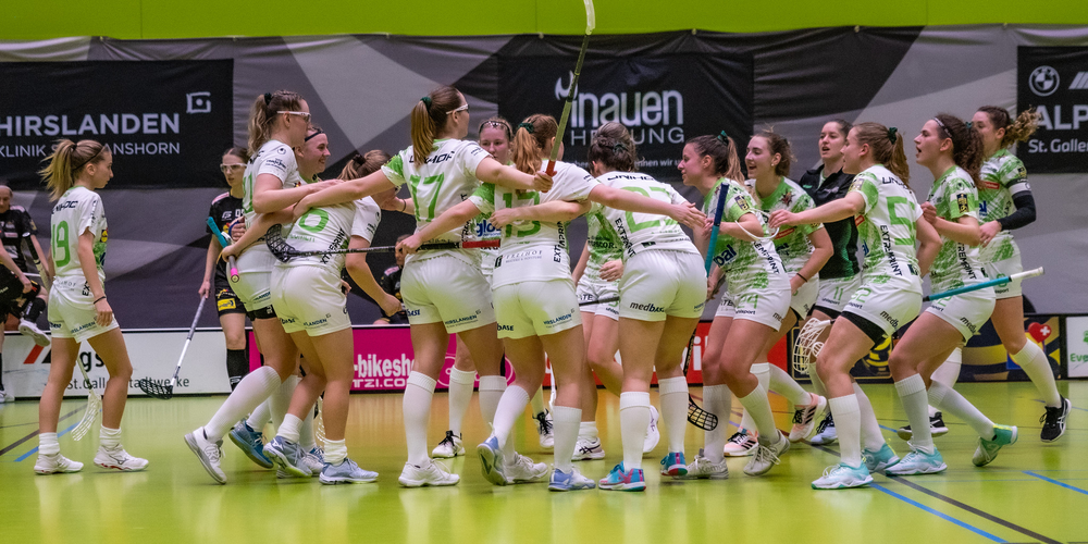 Geschlossen in die Zukunft: Das Fanionteam der WaSa-Frauen.