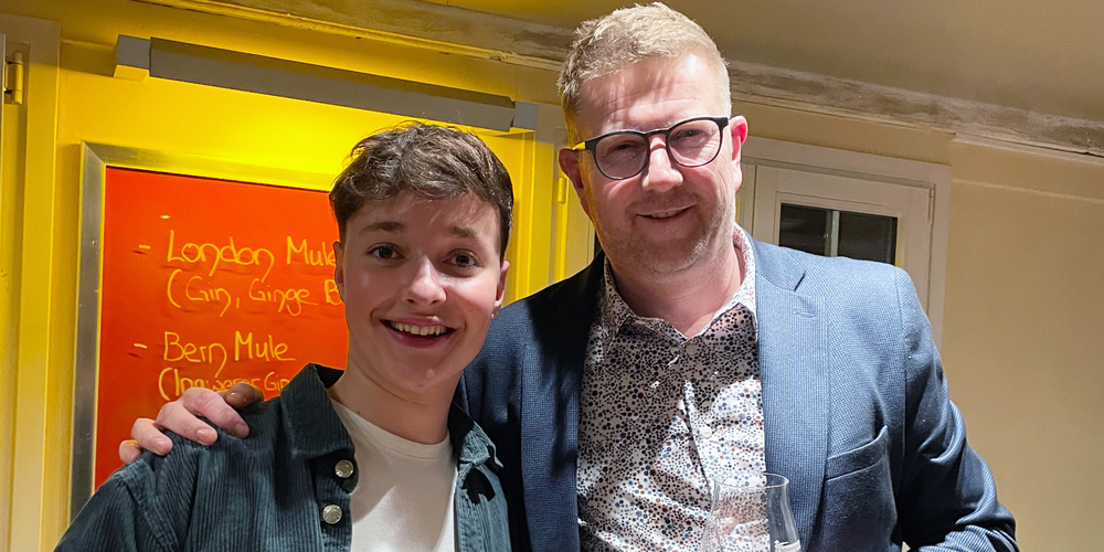 Peter Haag und Remo Forrer an dessen Auftritt im Rössli Schwarzenbach.