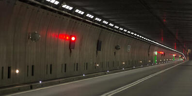 Im Gotthardtunnel fiel ein angetrunkener Berner durch seine unsichere Fahrweise auf. (Archivbild)