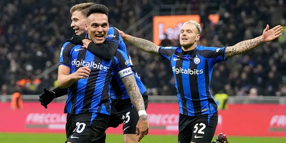 Jubel in Blau-Schwarz: Inter steht mit einem Bein im Champions-League-Final.
