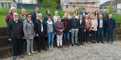 Amtierende Gemeindeschreiberinnen und Gemeindeschreiber von A.Rh. (vorne, 2. v. links: Annelies Rutz), Schreiberkollege Jürg Tobler, Oberegg AI, sowie den immer noch aktiven Alt-Kollegen Lina Graf, Wald und Walter Grob, zurzeit im Einsatz in Wolfhalden.
