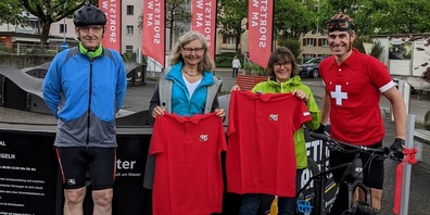 V.l.n.r.: Regierungspräsident Mario Fehr, Stadtpräsidentin Barbara Thalmann, Stadträtin Karin Fehr, Radstar Franco Marvulli.