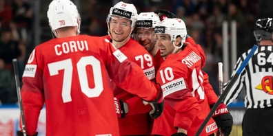 Jubel über den Start nach Mass: Dank einem starken Powerplay gewinnt die Schweiz souverän. 