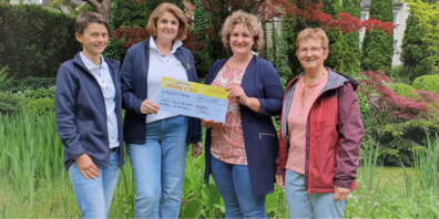 Von links nach rechts: Hospizdienst: Helen Kolb, Administration+ Erika Ulmann, Geschäftsführung Singing4You: Karin Bosshard, Präsidentin + Marianne Brägger, Projektchor