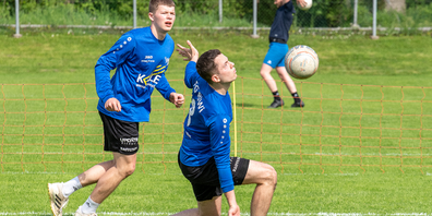 Zuspiel Yannic Wild auf Angreifer Janis Witschi.
