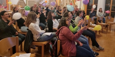 Betreuungspersonen von Tagesfamilien Linthgebiet während ihrer Weiterbildung mit Erfahrungsaustausch.