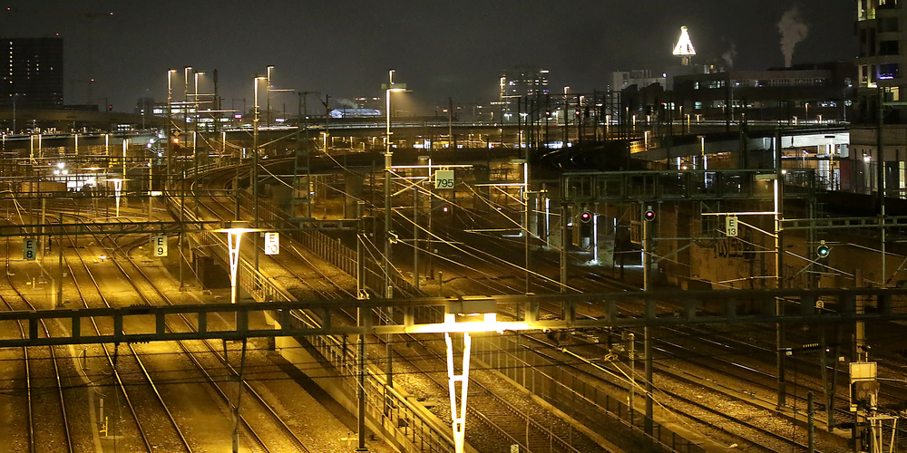 Es rattern die Züge bei Tag und bei Nacht.