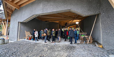 Aufrichtefeier: Die Veranstaltung startete mitten auf der Baustelle, was für eine imposante Kulisse sorgte. 