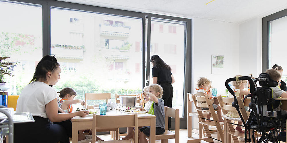Kindertagesstätten und andere Betreuungseinrichtungen im Kanton Schaffhausen sollen administrativ entlastet werden. Dies fordert ein Vorstoss, den der Schaffhauser Kantonsrat am Montag gutgeheissen hat. (Symbolbild)