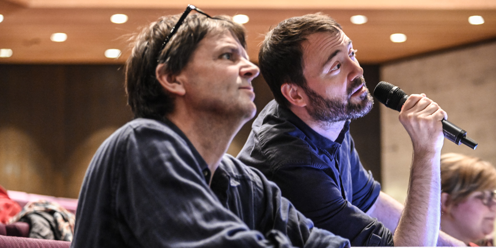 Jonas Knecht (rechts) im Dezember 2019 mit Markus Joss bei den Probearbeiten zu Franz Kafkas «Der Prozess».