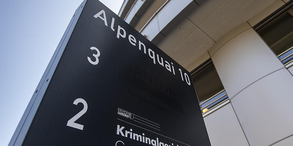 Das Luzerner Kriminalgericht hat einen Pädagogen mit einem Tätigkeitsverbot belegt, weil er Kinderpornografie konsumiert hatte. (Archivbild)