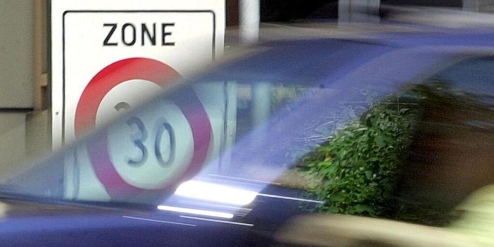 Die vom Kanton geplante geplante Tempo-30-Zone zieht sich beinahe von Dorfrand zu Dorfrand, durch Klosters Dorf und Klosters Platz. (Symbolbild)