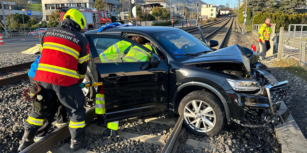 Der Lenker des Unfallwagens erlitt Verletzungen und wurde vom Rettungsdienst betreut.