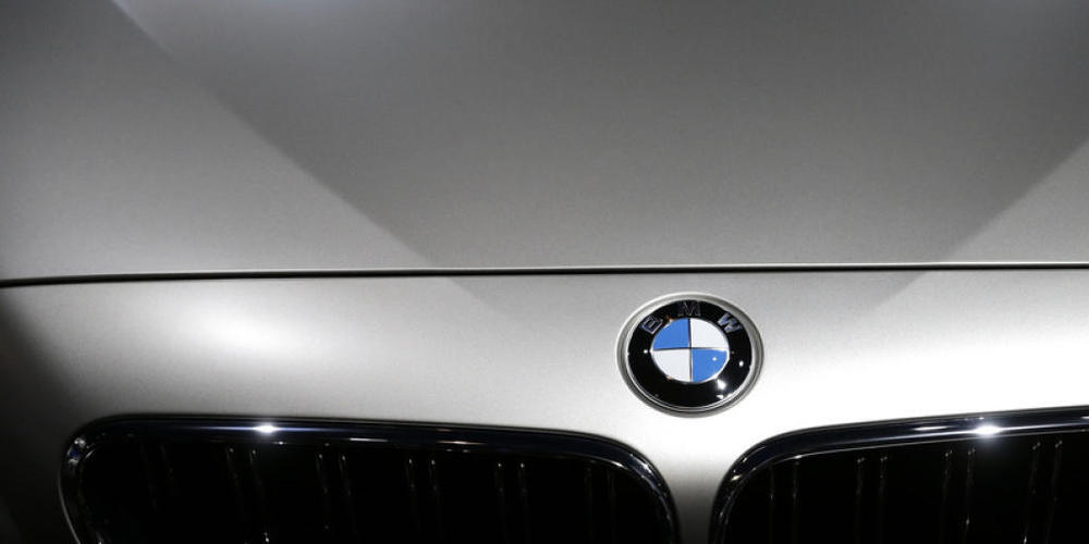 Ein BMW-Lenker ist am Samstag in Zürich nach einem Unfall mit Verdacht auf ein Raserdelikt festgenommen worden. (Archivbild)