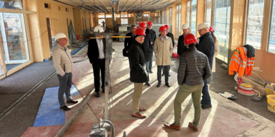 Der Lenkungsausschuss besichtigte die Baustelle der International School Rheintal und konnte dabei einen Einblick in das Gebäude und deren Philosophie gewinnen.