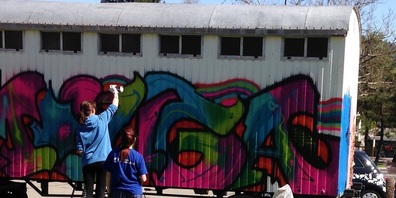 In Bubikon konnten Jugendlichen einen Bauwagen  umgestalten und nutzen.