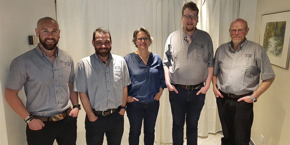 Unterstützen den Jodlerklub Pizol mit ihren Stimmen: Juri Meier, Angelo Dosch, Sandra Grünenfelder, Mario Küttel mit Präsident Paul Niederberger (von links). 