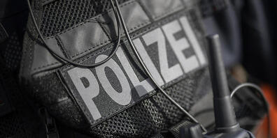 Die Kantonspolizei Zürich fahndet nach mehreren Personen, die am Donnerstag in Greifensee eine Bijouterie überfallen haben. (Symbolbild)