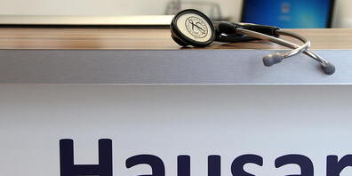 Um dem Hausarztmangel zu begegnen, will der Zürcher Regierungsrat die medizinische Weiterbildung stärken. (Symbolbild)