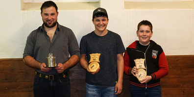 Die Klubmeister des Schwingklubs March-Höfe (v.l.): Ueli Hegner, Cyrill Krieg und Ronny Stachel.