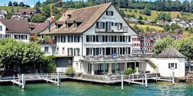 Neuer Treffpunkt: Bar und Lounge direkt am Wasser mit Live-Musik und Sonnenuntergängen.
