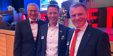 Der abtretende Bankleiter Roger Wichser (l), Bankleiter in spe Marcel Helfenberger (m), Verwaltungsratspräsident Patrik Forster (r)