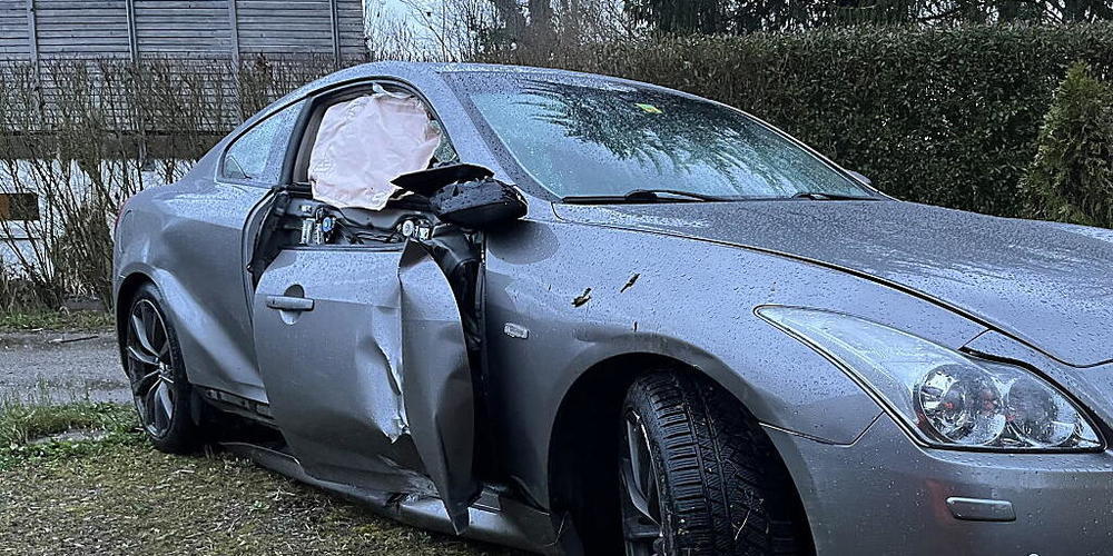 So präsentierte sich das Auto des Lenkers nach dem Selbstunfall in Rapperswil-Jona.