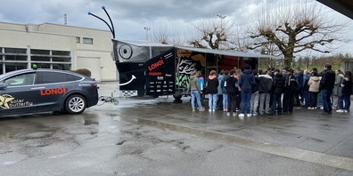 Das kleine Haus auf Rädern mit Solar-Flügeln wie ein Schmetterling machte Halt in Gossau.