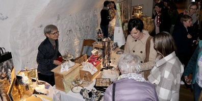 Die Besucher bestaunten das feine Kunsthandwerk