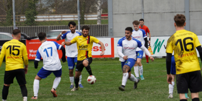 Sahin Irisme (Bildmitte) steuerte fünf Treffer zum Kantersieg seiner Mannschaft bei. 