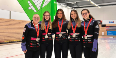 Von links nach rechts: Coach Brigitte Brunner, Skip Isabel Einspieler, Alissa Rudolf, Lynn Haupt, Renée Frigo. 