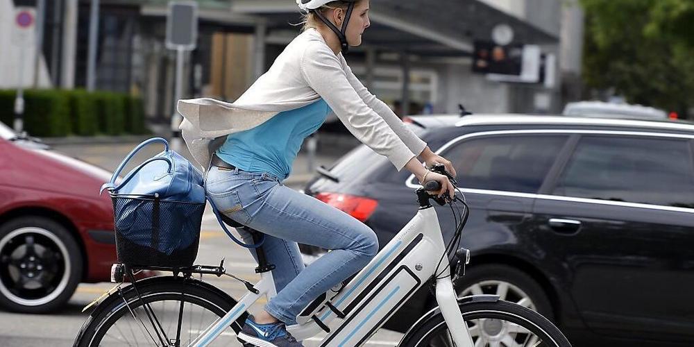 Erneut verunfallten im Kanton St. Gallen viele E-Bike-Fahrerinnen und -Fahrer. Dabei war die Gefahr, verletzt zu werden, relativ gross. (Symbolbild)