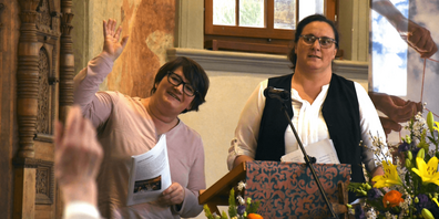 Präsidentin Annelies Gämperle (links) und Sonja Britt standen erstmals der Bürgerversammlung der Kirchgemeinde Unteres Toggenburg vor. 