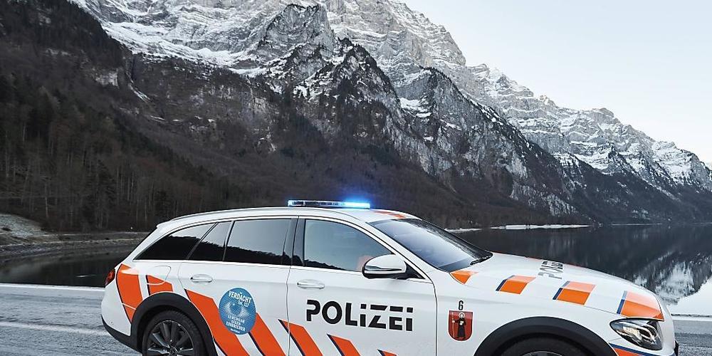 Die Glarner Kantonspolizei verzeichnete 2022 weniger Strassenverkehrsunfälle im Winter, dafür aber eine Zunahme von Unfällen wegen Alkoholkonsums. (Symbolbild)