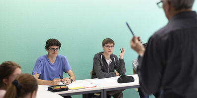 Ein Grossteil der Lehrpersonen im Kanton Luzern macht den Lohn mitverantwortlich für den Lehrermangel. (Symbolbild)