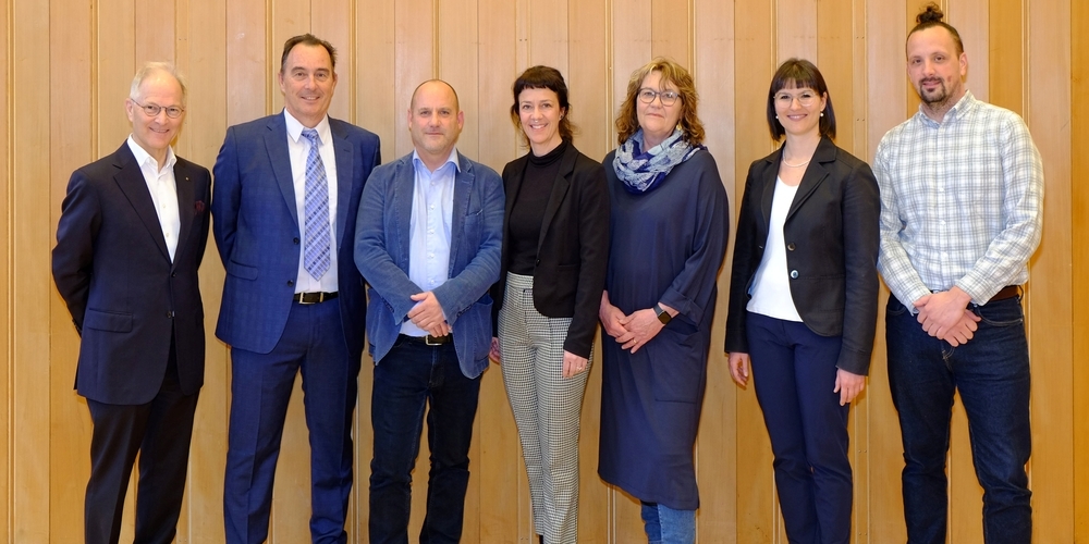 (v.l.n.r.) Daniel Lätsch, Anton Bruhin, Reto Schaufelberger, Susanne Bernet, Barbara Rüegg, Pfarrerin Belinda Dietziker, Raphael Müller.