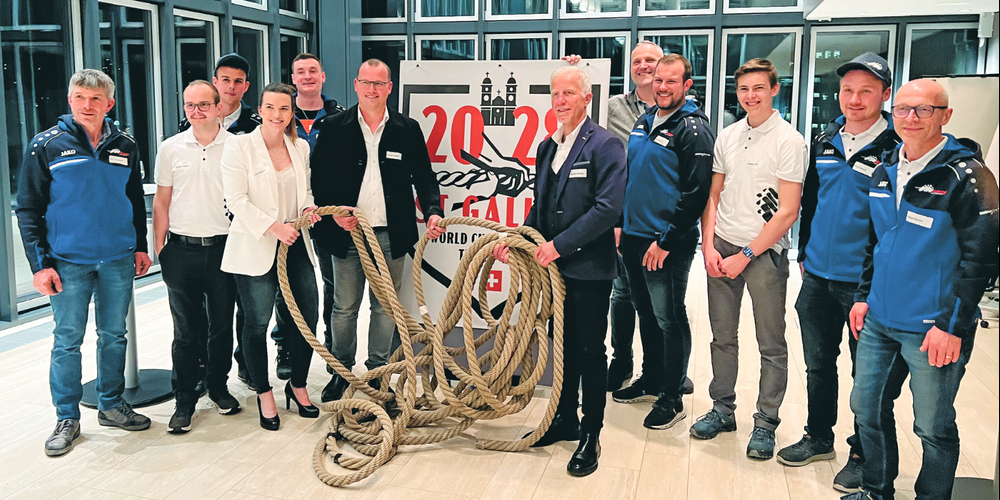 Anlässlich einer Kick-off-Veranstaltung wurde das Seil symbolisch von Mosnang nach St. Gallen gebracht.