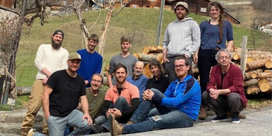 Wollen Hanfkalk bekannter machen: Die Interessengemeinschaft Hanfkalk Fachverband Schweiz, bei der unter anderem Thomas Streule (vordere Reihe, links) mitwirkt. 