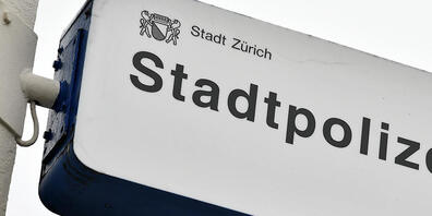 Die Stadtpolizei Zürich hat am Dienstag einen Exhibitionisten festgenommen. Der 43-Jährige entblösste sich vor Kindern. (Symbolbild)