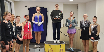 Liza Nikonova (Rang 2), Debora Looser (2. von rechts Rang 4) und Sara Gantenbein (4. von links Rang 6), Kategorie Silber Damen.