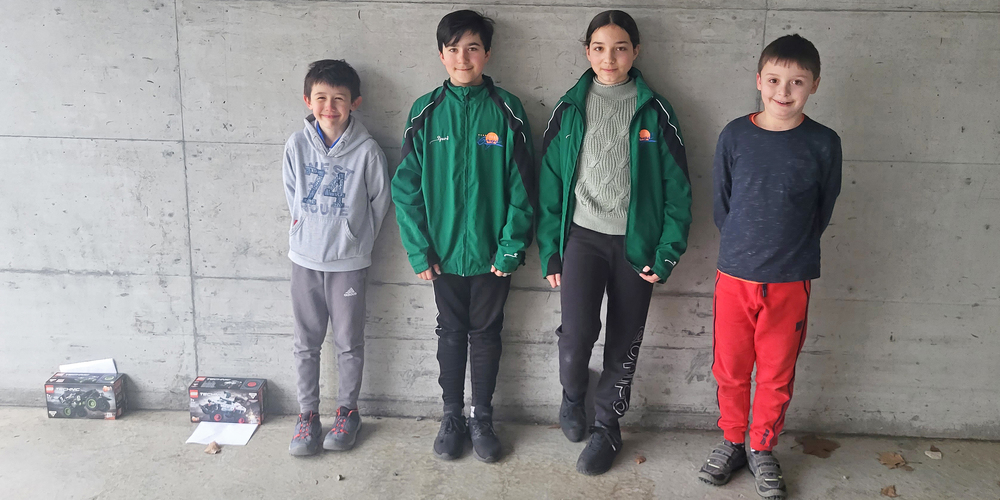 Der Turniersieg macht sichtlich Spass. Lucas Vilela, Silvan Blätter (Skip), Aisha Ersahin und Philipp Hart (v.l.)