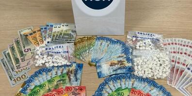 Bei einer Hausdurchsuchung stellte die Stadtpolizei Zürich 120 Verkaufsportionen Kokain sowie mehr als 7600 Franken und rund 2000 englische Pfund sicher.