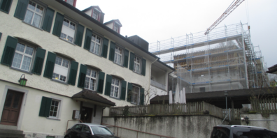 Derzeit wird das denkmalgeschützte Haus Altensteig in Rheineck mittels eines modernen Anbaus erweitert.