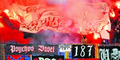 Fackeln und Fäuste: FCB-Chaoten halten den Schweizer Fussball im Würgegriff.