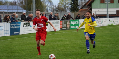 «Dani Alves vom Kolbenstein»: Fabio Wörnhard (links) brachte seine Farben gegen Au-Berneck in Führung. 