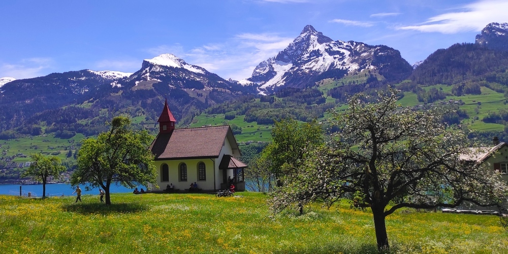 Eine kleine Wanderung von Weesen nach Betlis und zu den Seerenbachfällen ist im Frühling wunderschön.