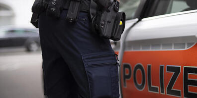Höchste Alarmstufe: Die St. Galler Polizei räumt das Berufs- und Weiterbildungszentrum.
