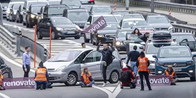 Klima-Kleber im Osterstau: 6 Aktivisten sorgten am Gotthard für den kompletten Stillstand.