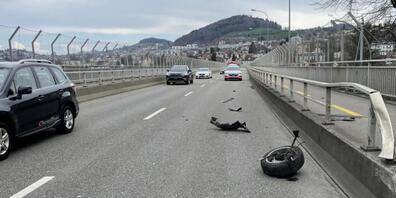 Ein 29-jähriger Autofahrer fuhr nach einem Unfall einfach weiter, während die Reste seines rechten Vorderrads auf Strasse lagen.